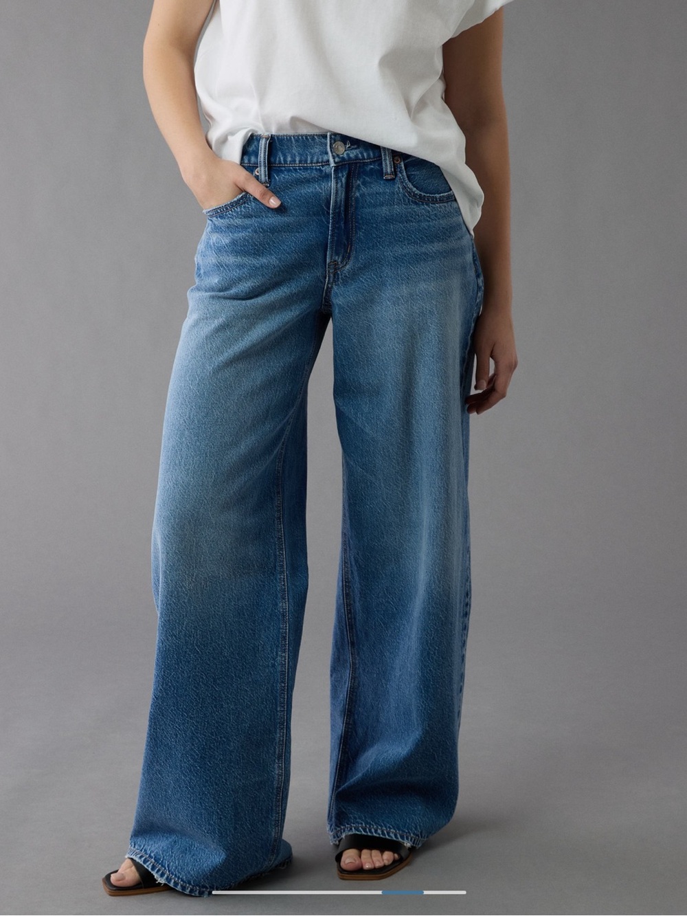 AE Dreamy Drape Strigid Low-Rise Ultra Wide-Leg Jeans